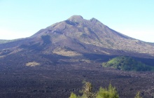 Ascension du Volcan batur  et detente dans les sources chaudes