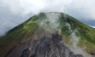 Extension : entre volcans & îles chez les Minahasa
